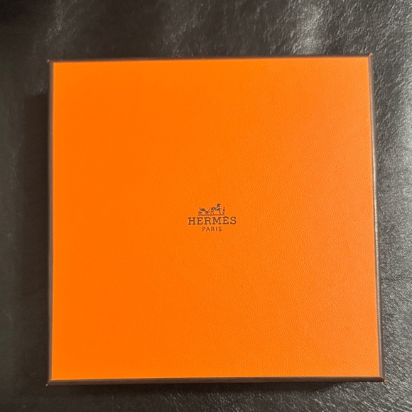Hermes Gift Box - Picture 1 of 6
